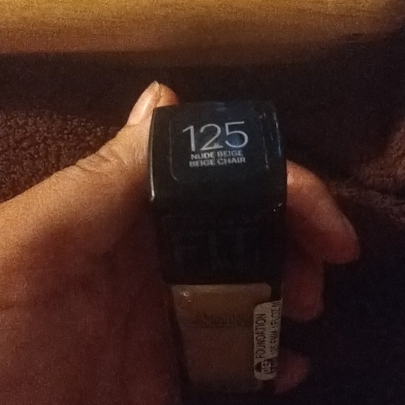 Fit Me® Matte + Poreless Foundation 120 classic Iv - Picture 5 of 8